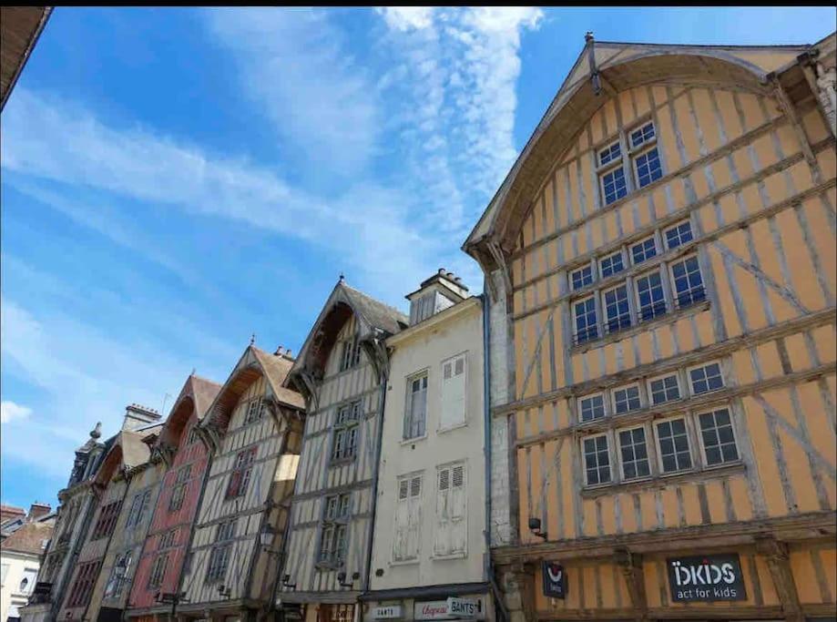 Superbe T2 De Caractere Au Centre Classe 3 Etoiles Troyes Exterior foto